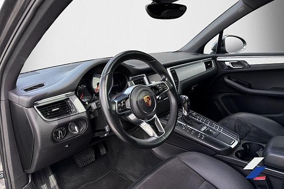 Porsche Macan S 4 of 5