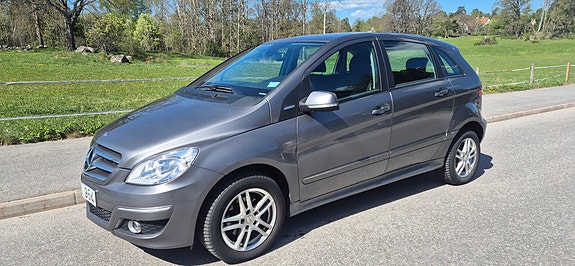 Mercedes-Benz B170 3 of 3