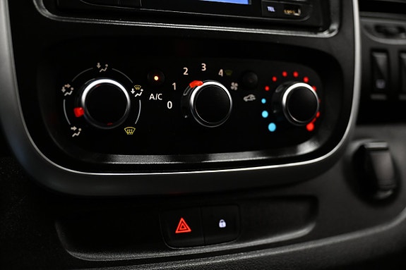 Renault Trafic 18 of 22