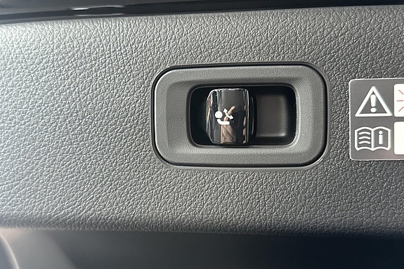 Mercedes-Benz EQS500 19 of 24