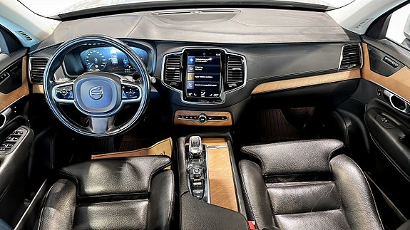 Volvo XC90 4 of 5