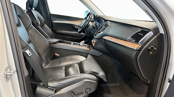 Volvo XC90 3 of 5