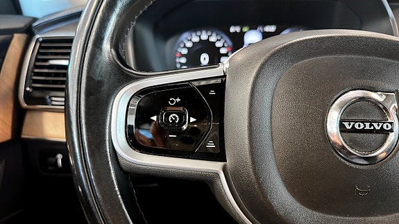 Volvo XC90 16 of 20