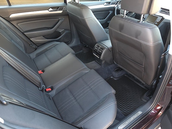Volkswagen Passat Alltrack 9 of 12