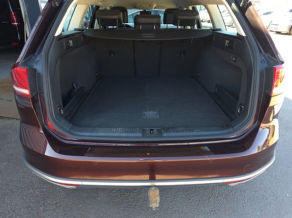 Volkswagen Passat Alltrack 12 of 12