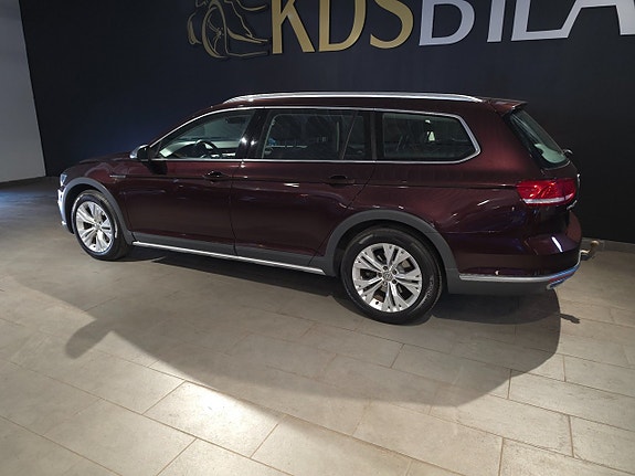 Volkswagen Passat Alltrack 3 of 5