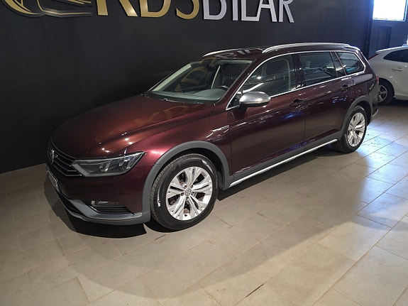 Volkswagen Passat Alltrack 2 of 5