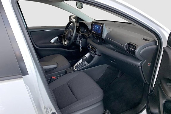 Toyota Yaris 8 of 12