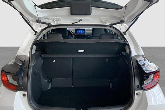 Toyota Yaris 12 of 12