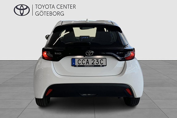 Toyota Yaris 6 of 12