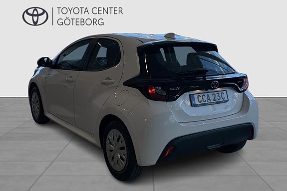 Toyota Yaris 3 of 12