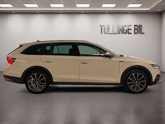 Skoda Octavia Scout 6 of 30