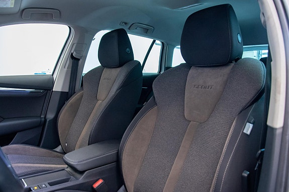 Skoda Octavia Scout 11 of 30