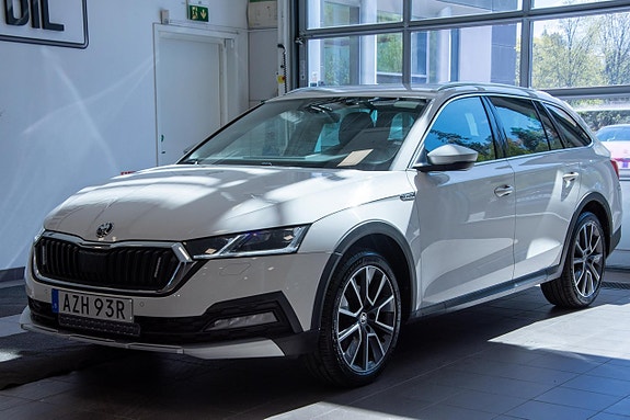 Skoda Octavia Scout 3 of 5