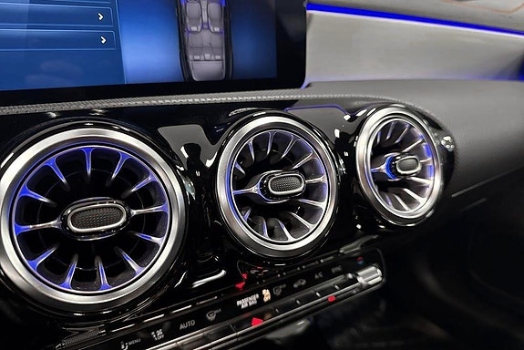 Mercedes-Benz CLA200 14 of 20