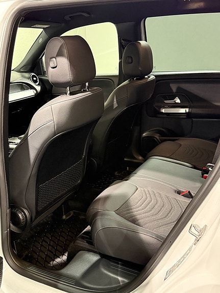 Mercedes-Benz GLB200 d 16 of 19
