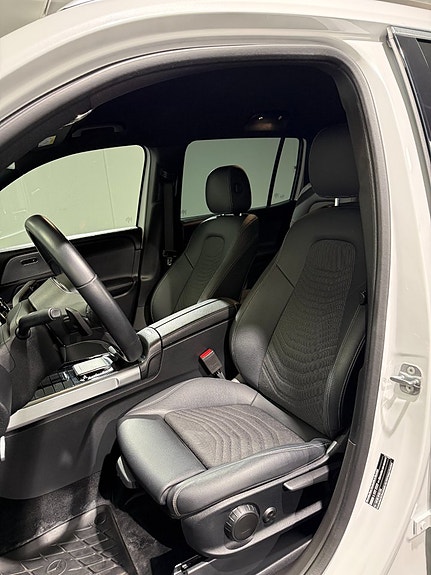 Mercedes-Benz GLB200 d 15 of 19