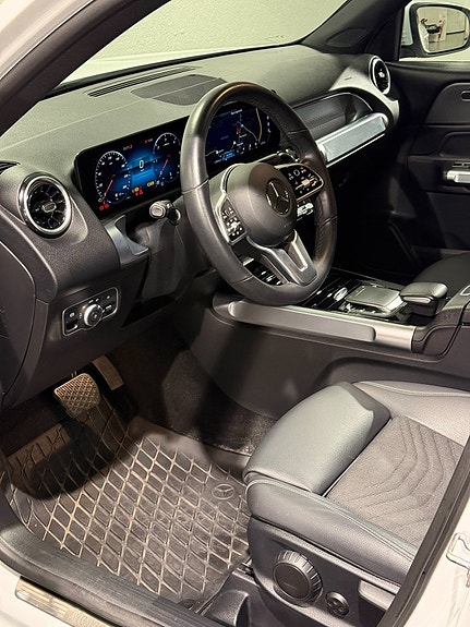 Mercedes-Benz GLB200 d 14 of 19