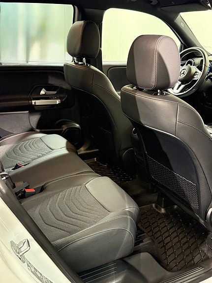 Mercedes-Benz GLB200 d 17 of 19