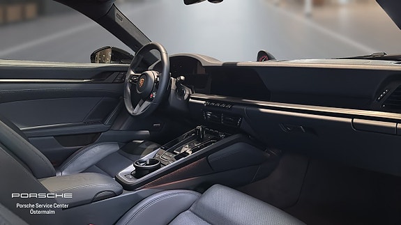 Porsche 911 Carrera 4 GTS 4 of 5