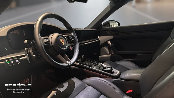 Porsche 911 Carrera 4 GTS 3 of 5