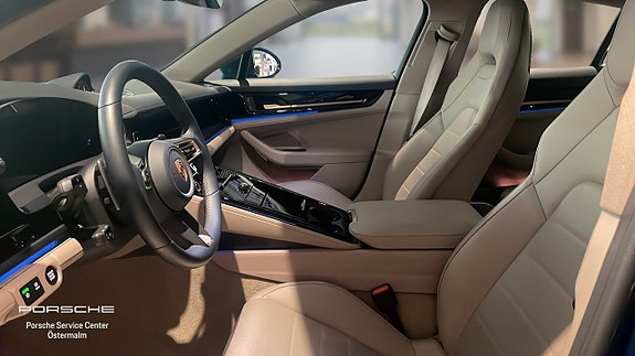 Porsche Panamera 4 3 of 5
