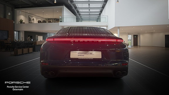 Porsche Panamera 4 8 of 18