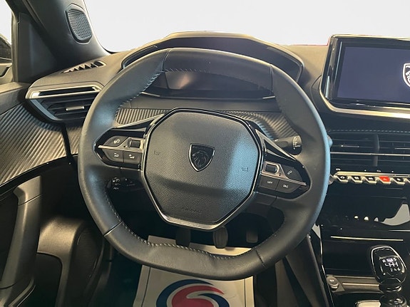 Peugeot 2008 12 of 15