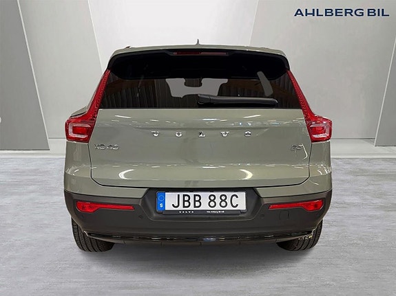 Volvo XC40 4 of 5