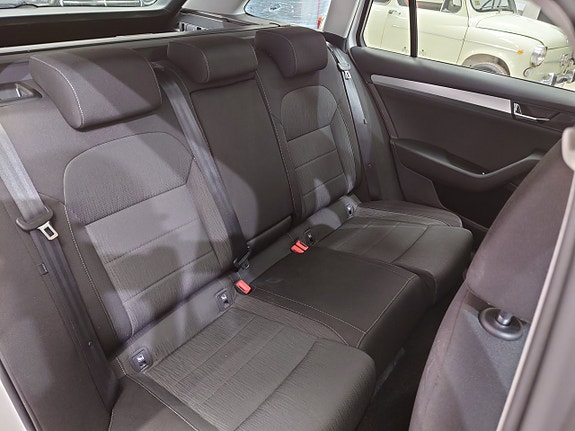 Skoda Superb 13 of 18