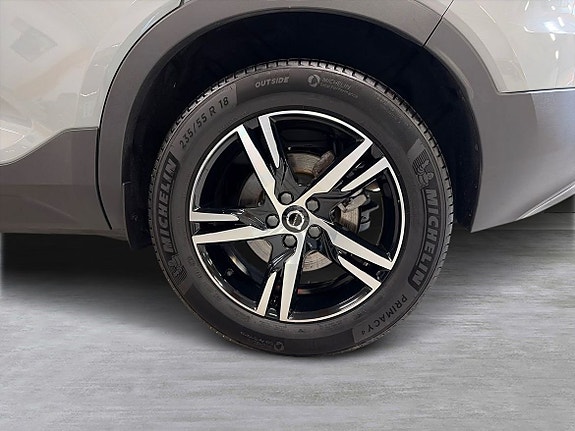 Volvo XC40 3 of 5