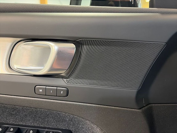 Volvo XC40 5 of 5