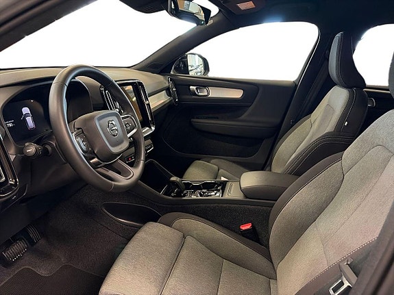 Volvo XC40 4 of 5