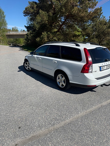 Volvo V50 2 of 5