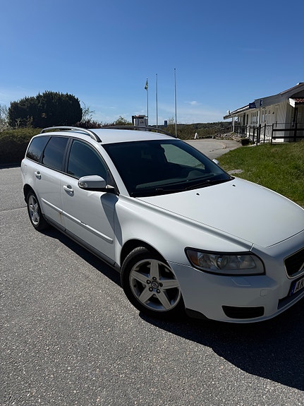 Volvo V50 4 of 5