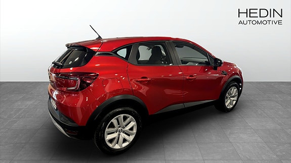 Renault Captur 3 of 5