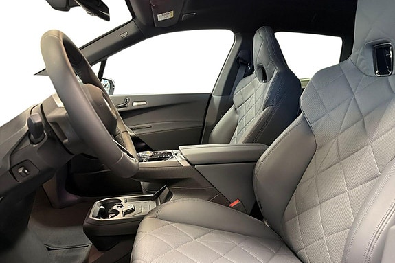 BMW iX 12 of 18