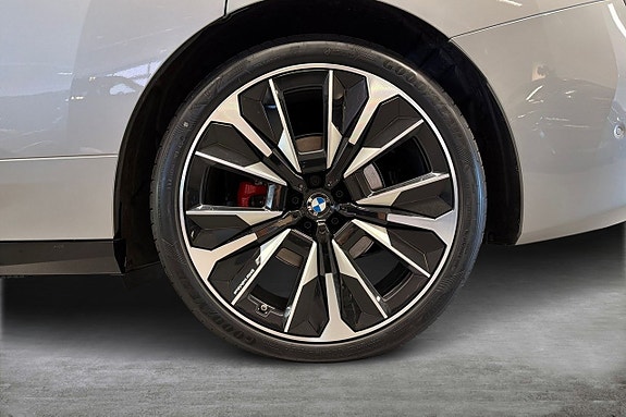BMW iX 15 of 18