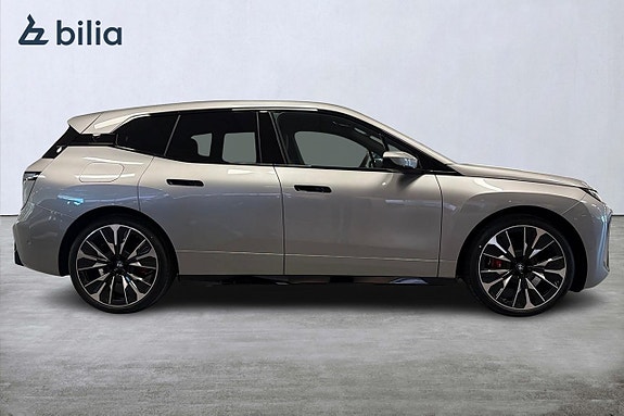 BMW iX 16 of 18