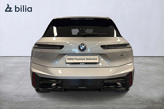 BMW iX 4 of 18