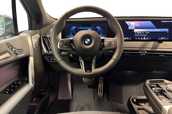 BMW iX 9 of 18