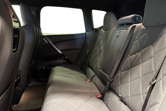 BMW iX 11 of 18