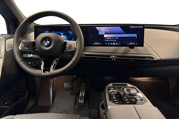 BMW iX 8 of 18