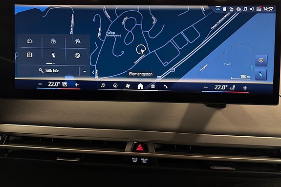BMW iX 13 of 18