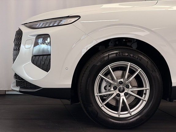 Audi Q3 6 of 16