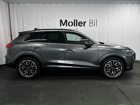 Audi Q3 3 of 5