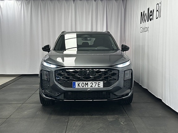 Audi Q3 2 of 5
