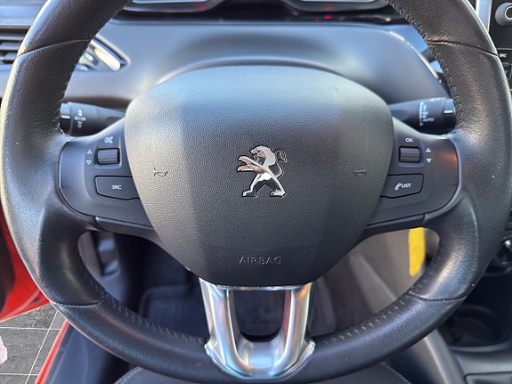 Peugeot 208 15 of 19