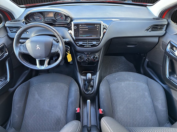 Peugeot 208 11 of 19