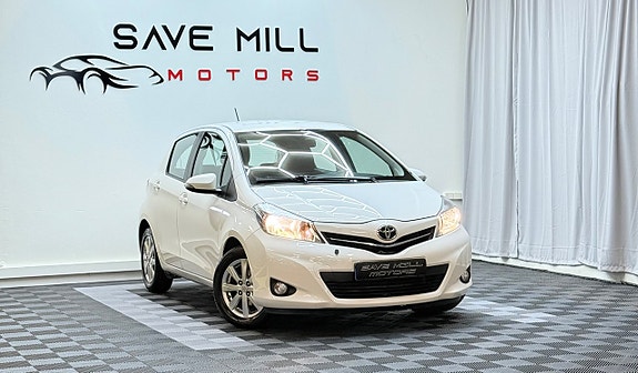 Toyota Yaris 2 of 11